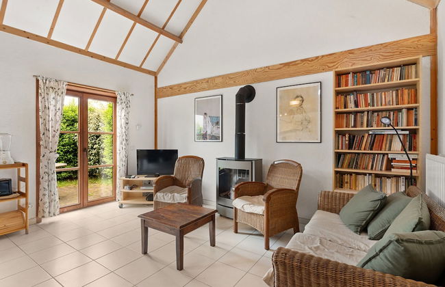 Nice Holiday Home by the sea - Photo 8