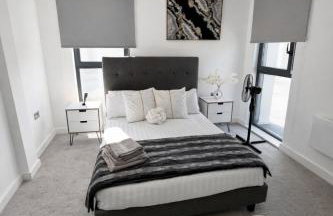 Stylish 2-Bed Apartment by Manchester City Cente - Photo 18