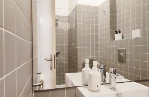 E36 - AC & Parking - Bright & Spacious Apartment - Foto 46