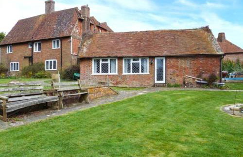 Standard Hill Cottage - Photo 2