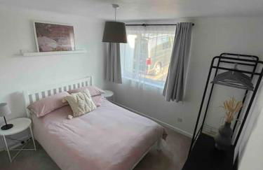 Peaceful centrally located, 2 Bedroom Bungalow. - Foto 9