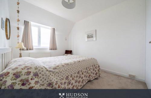 Modern Snitton Cottage & Gardens - Photo 14