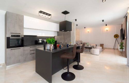 Designer Villa Simone - Modern & Heritage Style with Office - Foto 44