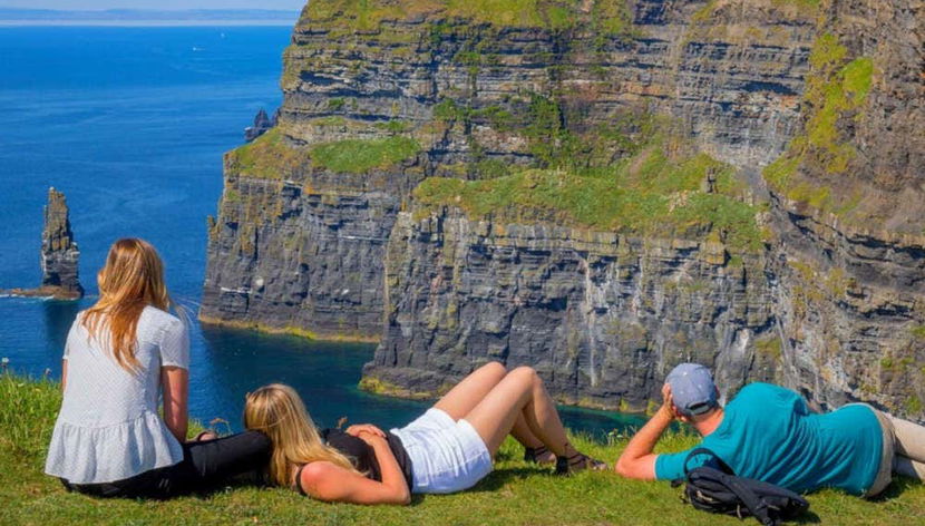 Disfrutando de los acantilados de Moher
