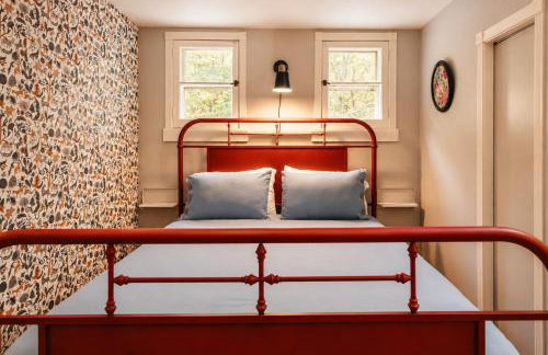 Creek, Sauna, Hot Tub, Fire Pit & Pet-Friendly - Photo 24