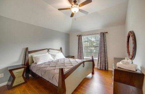 Great for Gatherings! Stylish Allen Home with Patio - Foto 22