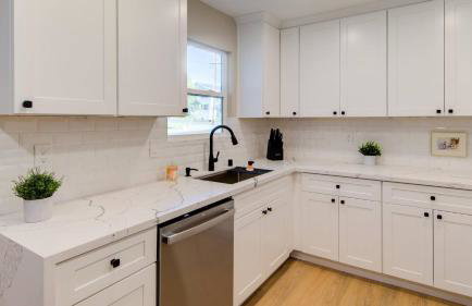 Folsom Old Town Escape • Cozy Cottage + Library - Foto 22