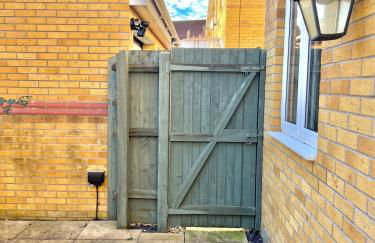 Rushden - 5 Beds Modern Home, Free Private Parking, TV, Garden - Foto 6