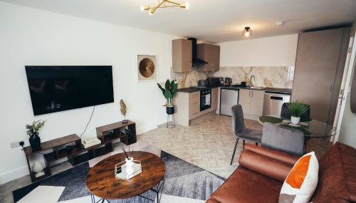 BIG discounts this week only Free Parking WiFi - Foto 2