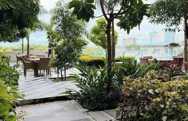 S & E condo with Panoramic view - Photo 35