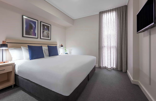 Oaks Brisbane Festival Suites - Photo 23