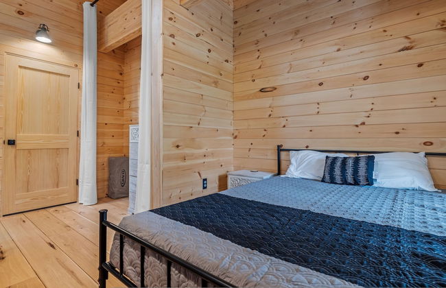 Ski Cabin w Hot Tub Gas Fireplace Near Cranmore - Photo 33