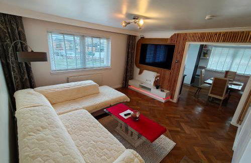 Lovely 2 Bedroom Modern Ground Floor Flat - Foto 5