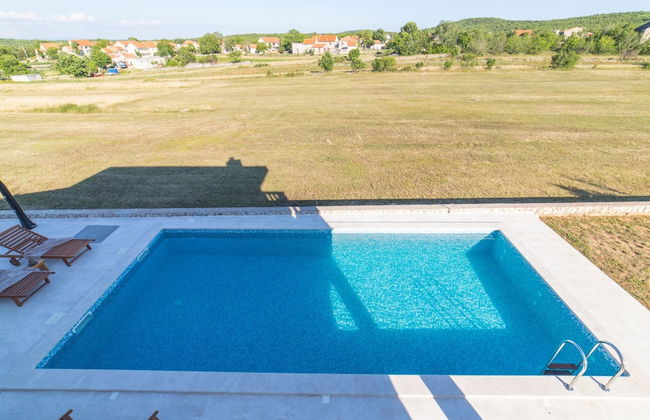Idyllic Getaway Lovrec Villa With Pool - Foto 28