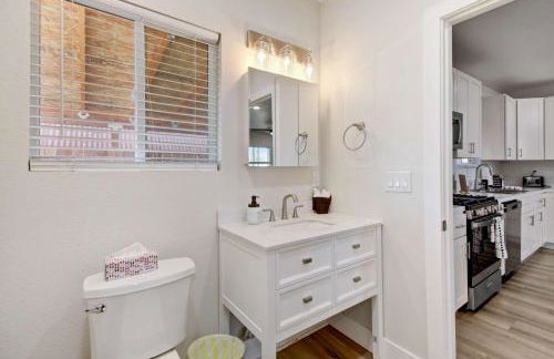 Country Charmer Single Story Cottage Pet Friendly - Foto 27