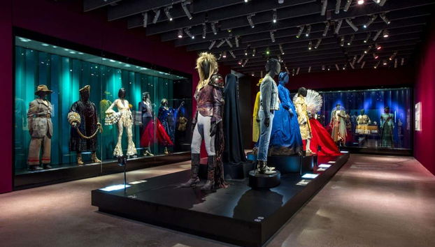 Podréis ver diferentes trajes utilizados en el cine