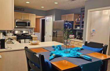 Friends & Family Suburban Retreat - Foto 40