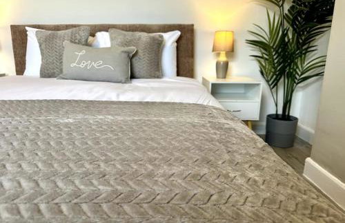 2 Bedroom City Centre House - Pet Friendly - Free Parking - Foto 1