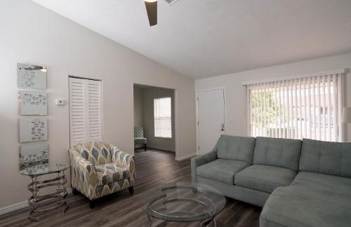 Near Beaches & IMG Academy, Mins to Downtown Oasis Villa Retreat - Photo 7