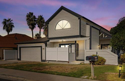 * Large Updated Waterfront Delta Manor Boat Dock * - Foto 29