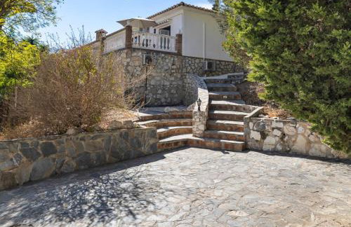 Boutique 2BR & 2BA Apt at Villa Bonica Estate - Photo 15