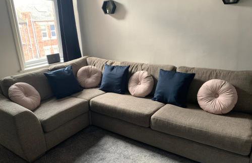 Windsor 4 - Spacious beautiful 4 bdrm maisonette nr Ncle free wifi free parking - Foto 18