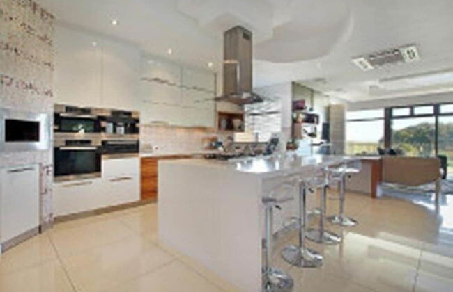 Luxury Vacation Villa - Photo 7