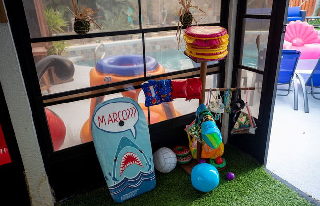 Gorgeous Urban Oasis W/hot Tub, Heated Pool And Private Movie Theater 3 Bedroom Home by RedAwning - Foto 56