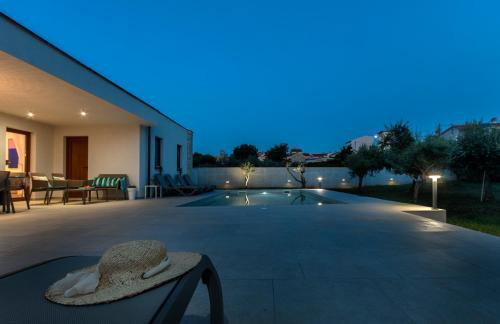 Villa San Zusto, 1600 m2 plot area, heated pool with hydromassage zone - Foto 41
