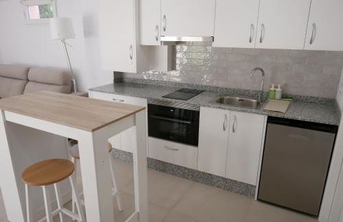 Natural park, terrace and pool - Photo 9