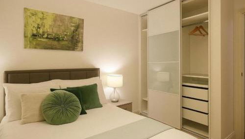 Charming 2 Bedroom Flat in the Heart of London, 2 mins to Trafalgar Square! - Foto 3, wardrobe