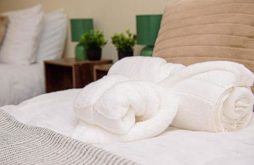 4 Bed 2 Bath, station, parking, long stays - Foto 9