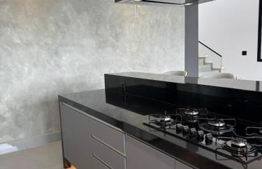 Belo sobrado com piscina aquecida em Ninho Verde 2 - Foto 19