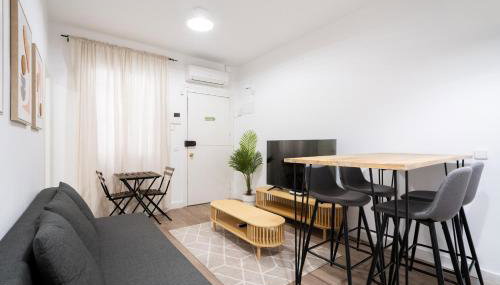 Steps to Gran Via Stylish 1BR in Chueca Alquiler Temporal - Foto 2