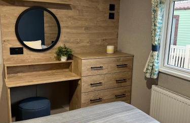 Modern Caravan 2025 with Decking - Foto 10