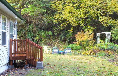 Peaceful Family Cabin on Beautiful Property, Plenty of Hiking and Fishing, 20 minutes from the coast, bordering Siuslaw National Forest, Oregon - Foto 17