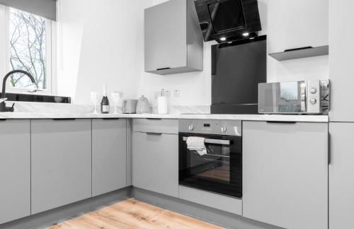 Modern Two Bed Apartment - Balcony & Parking - Netflix 8MC - Foto 5