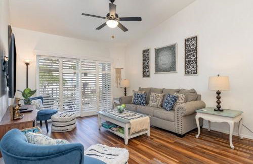 Serene Zen King Bed Condo - Half Mile from Beach - Foto 20