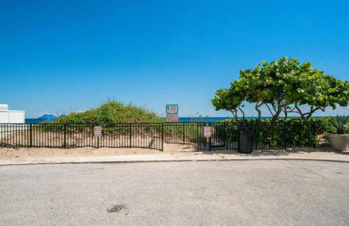 NEW Coastal 1BR at Palm Beach Hotel Condo - Foto 22