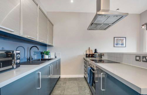 Ropewalks Retreat IV Sleeping 6 Guests with Parking and Balcony - Photo 13