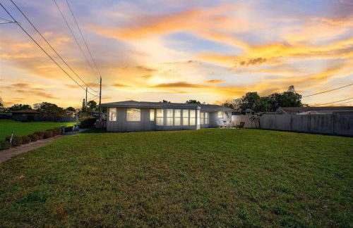 Spacious home With Heated Pool 3 miles from IMG! - Foto 43