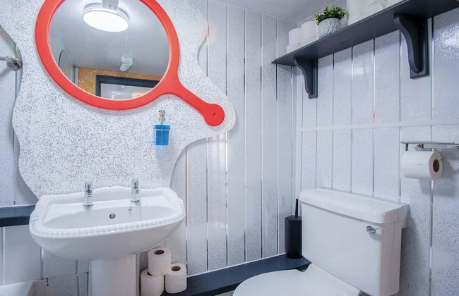 Clouds - 1 Bedroom Holiday Home - Milford Haven - Photo 21