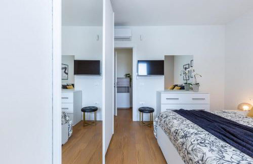 Colombo Palace - viale colombo 358 - Photo 70