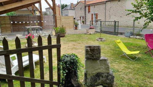 Gîte de baigneux 2 étoiles - Foto 3, Garden, Garden view