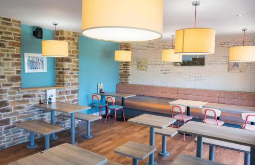 Delightful two bedroom caravan on Par Beach. - Foto 25