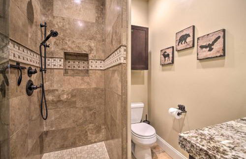 Sugar Bear Lodge with Game Room - 5 Mi to Village! - Foto 18