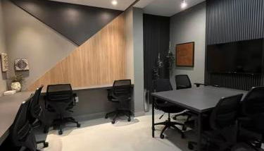 Studio moderno, rooftop com piscina, próx UFU - Foto 4