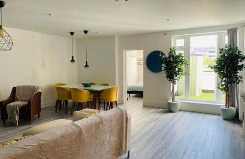 Stunning huge openplan 2Bed flat - Photo 10