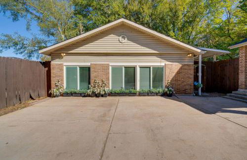 Pet-Friendly Getaway with Projector in Lake Dallas! - Foto 26