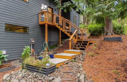 Peaceful Treehouse-Style Stay with Sauna Fire Pit Forest Views Near the Coast The Treehouse by AvantStay - Foto 48